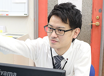 諸根　秀平